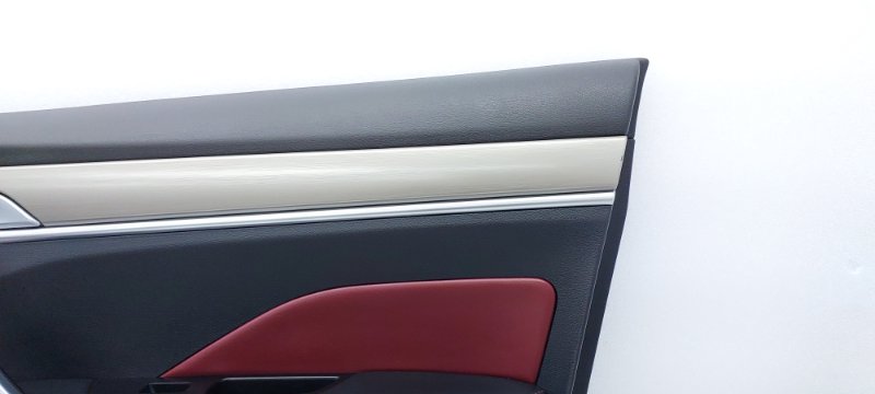 Обшивка двери Geely Coolray SX11 JLH-3G15TD 2020 перед. прав. (б/у) Обшивка двери Geely Coolray SX11 JLH-3G15TD 2020 перед. прав. (б/у)