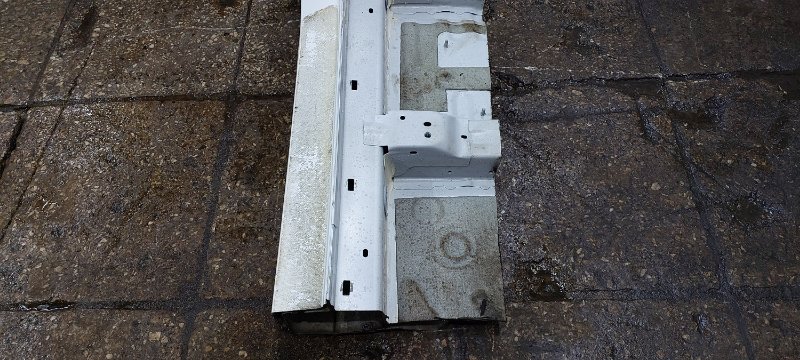 Порог со стойкой Geely Coolray SX11 JLH-3G15TD 2020 прав. (б/у)