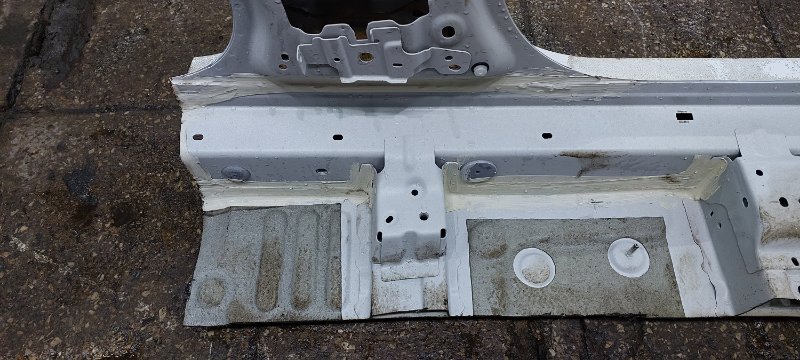 Порог со стойкой Geely Coolray SX11 JLH-3G15TD 2020 лев. (б/у) Порог со стойкой Geely Coolray SX11 JLH-3G15TD 2020 лев. (б/у)