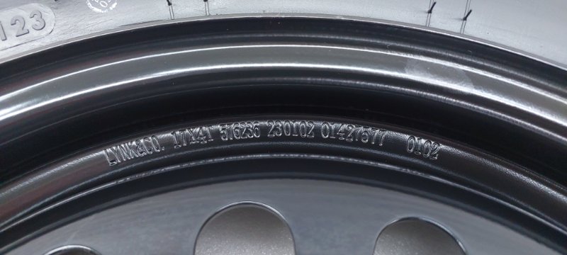 Запасное колесо Geely Coolray SX11 JLH-3G15TD 2020 (б/у) Запасное колесо Geely Coolray SX11 JLH-3G15TD 2020 (б/у)