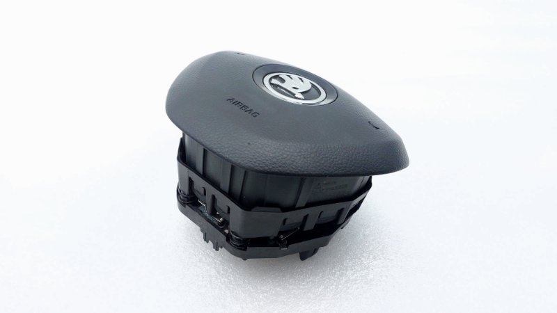 Подушка безопасности в руль Skoda Octavia A7 CZDA 2017 (б/у) Подушка безопасности в руль Skoda Octavia A7 CZDA 2017 (б/у)