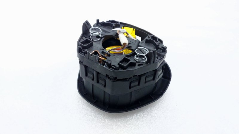 Подушка безопасности в руль Skoda Octavia A7 CZDA 2017 (б/у) Подушка безопасности в руль Skoda Octavia A7 CZDA 2017 (б/у)