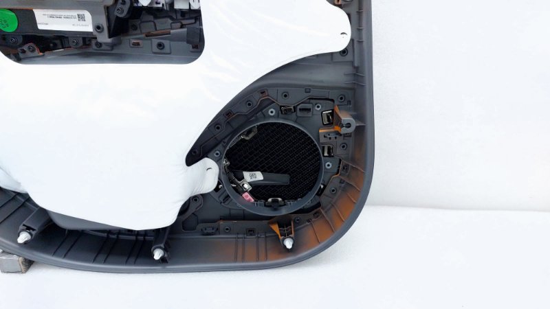 Обшивка двери Zeekr 001 1 2023 задн. прав. (б/у) Обшивка двери Zeekr 001 1 2023 задн. прав. (б/у)