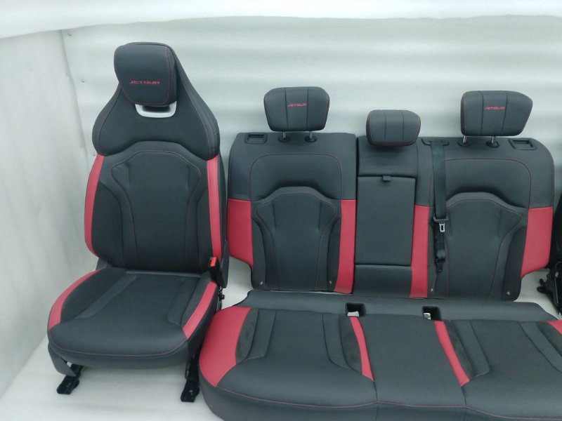 Сиденья комплект Jetour Dashing 1 SQRE4T15C 2024 (б/у) Сиденья комплект Jetour Dashing 1 SQRE4T15C 2024 (б/у)