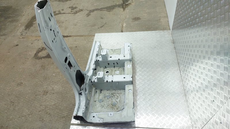 Порог со стойкой левый Q8 2019 4MN CVMD