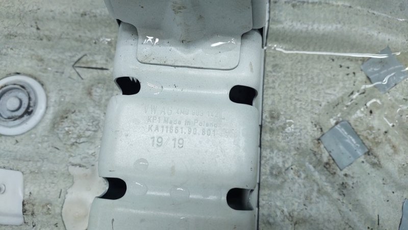 Порог со стойкой правый Q8 2019 4MN CVMD