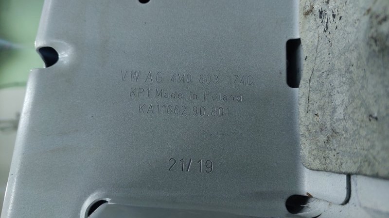 Порог со стойкой правый Q8 2019 4MN CVMD