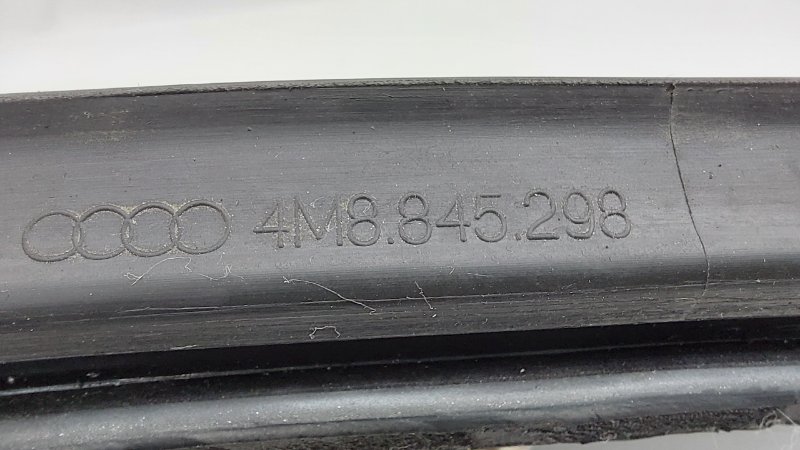Стекло кузовное глухое правое Q8 2019 4MN CVMD