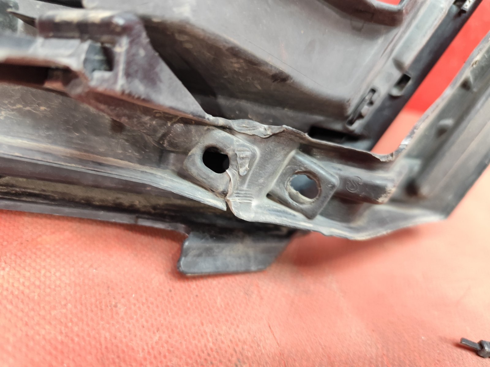 Бампер LEXUS LX 4 2021 перед. лев. (б/у) Бампер LEXUS LX 4 2021 перед. лев. (б/у)