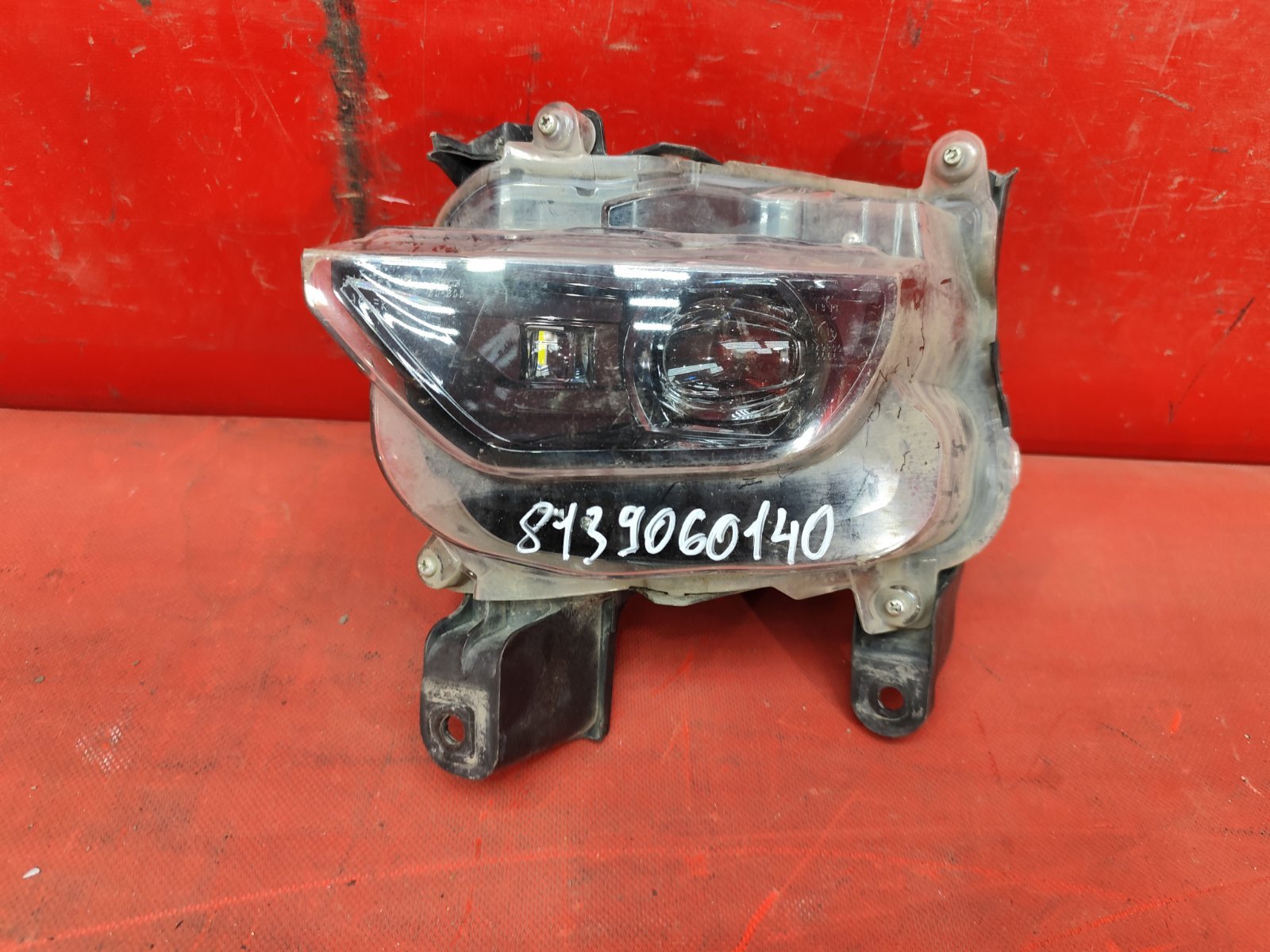 Фара противотуманная LEXUS LX 4 2021 перед. лев. (б/у)