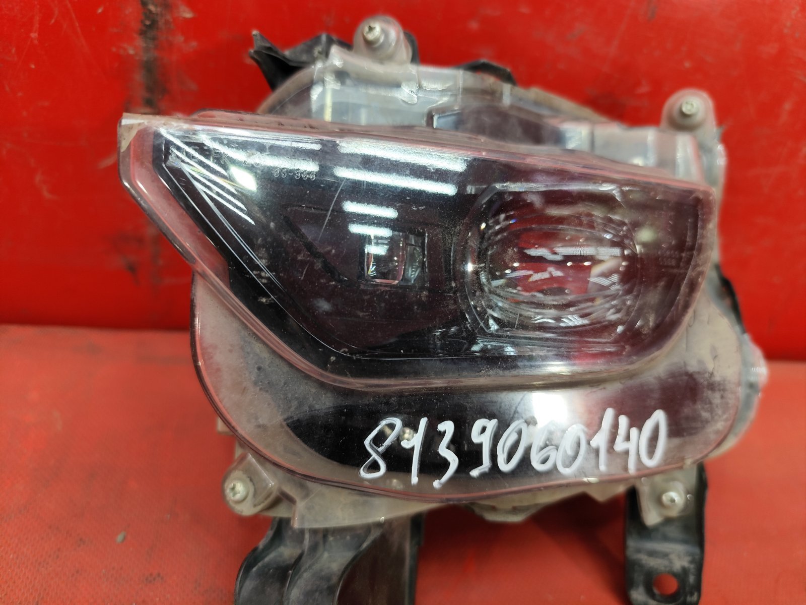 Фара противотуманная LEXUS LX 4 2021 перед. лев. (б/у)