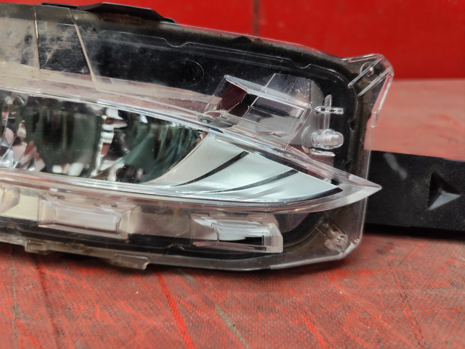 Фонарь противотуманный LED LEXUS NX 1 2014 перед. прав. (б/у) Фонарь противотуманный LED LEXUS NX 1 2014 перед. прав. (б/у)