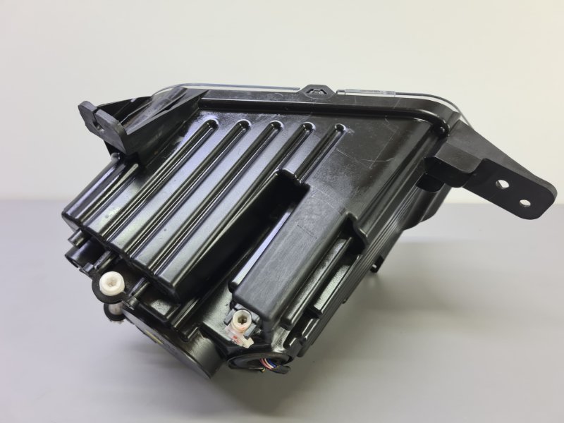 Фара передняя левая UNI-T 2022