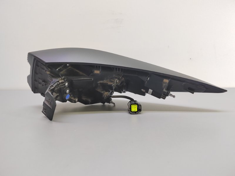 Фонарь задний левый UNI-T 2022