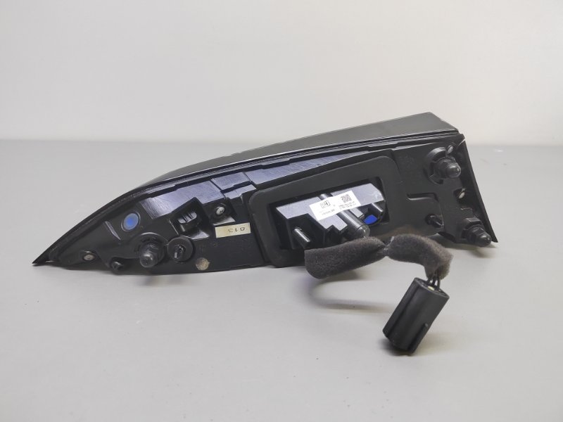 Фонарь задний правый UNI-T 2022