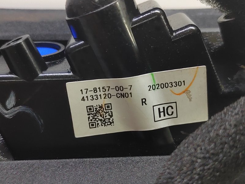 Фонарь задний правый UNI-T 2022