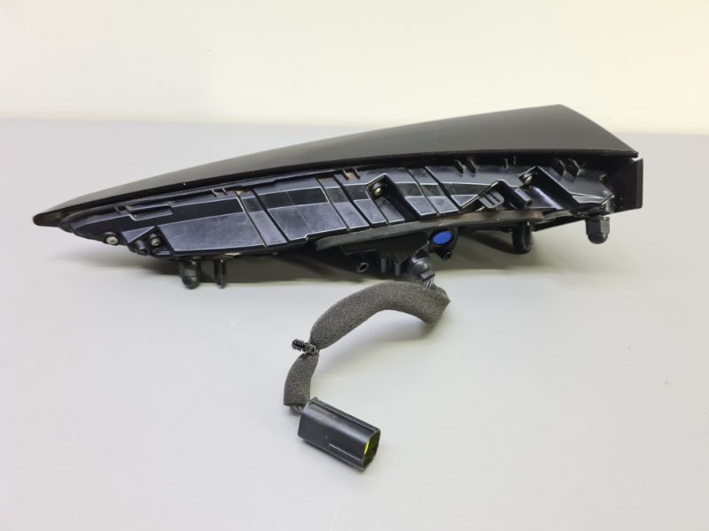 Фонарь задний левый UNI-T 2022