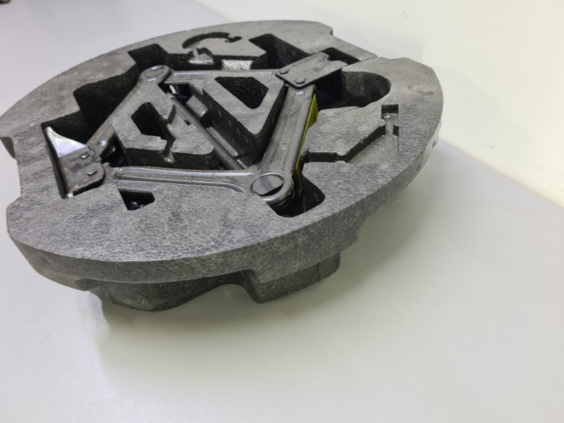 Ящик под инструменты / набор инструментов Omoda C5 2022 (б/у)