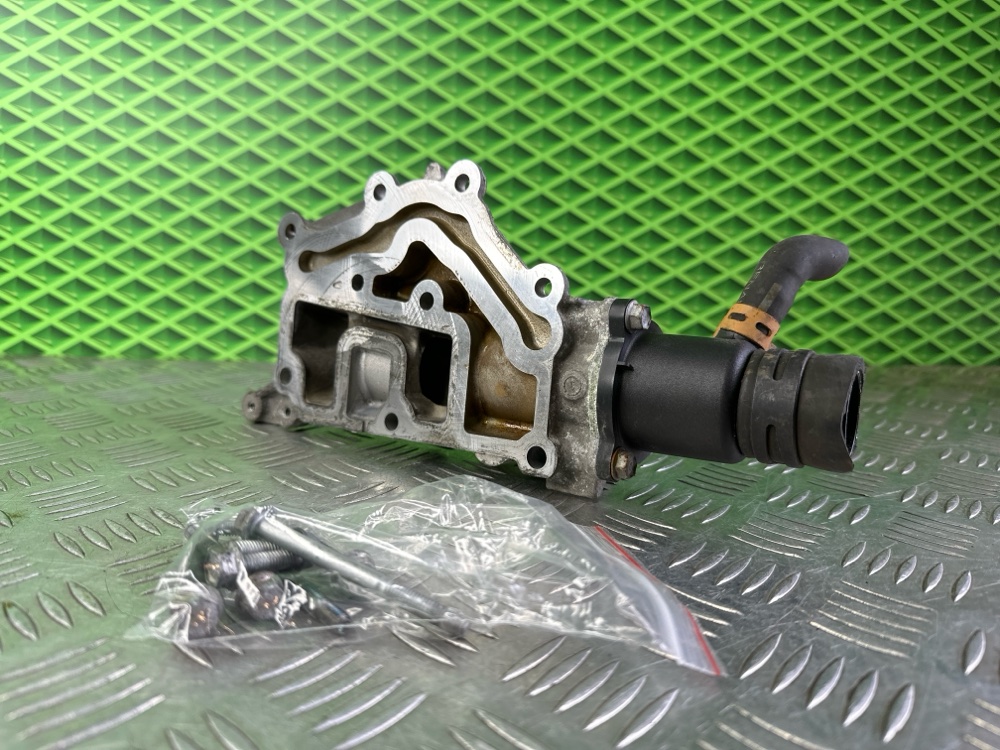 Корпус термостата Renault Clio 2 K4J711 1.4 98 Л.С. (б/у) Корпус термостата Renault Clio 2 K4J711 1.4 98 Л.С. (б/у)