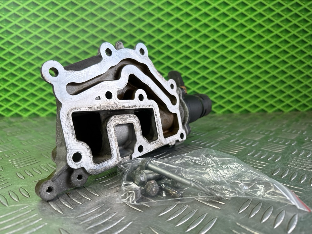 Корпус термостата Renault Clio 2 K4J711 1.4 98 Л.С. (б/у) Корпус термостата Renault Clio 2 K4J711 1.4 98 Л.С. (б/у)