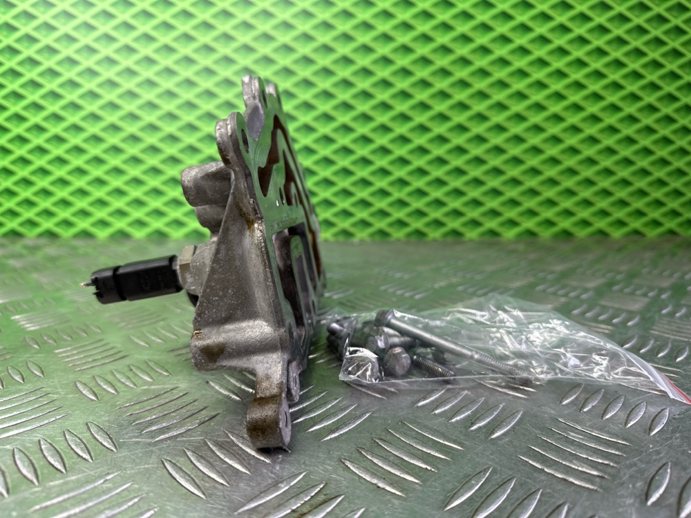 Корпус термостата Renault Clio 2 K4J711 1.4 98 Л.С. (б/у) Корпус термостата Renault Clio 2 K4J711 1.4 98 Л.С. (б/у)