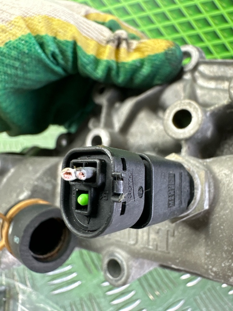 Корпус термостата Renault Clio 2 K4J711 1.4 98 Л.С. (б/у) Корпус термостата Renault Clio 2 K4J711 1.4 98 Л.С. (б/у)