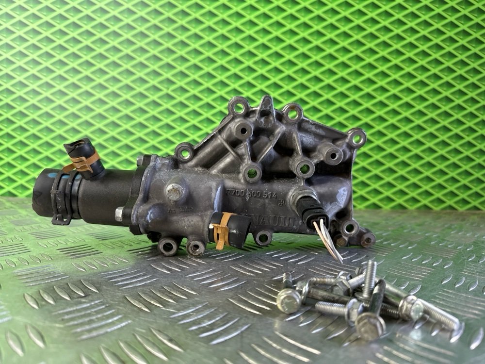 Корпус термостата Renault Symbol 1 K4J712 1.4 98 Л.С. (б/у)