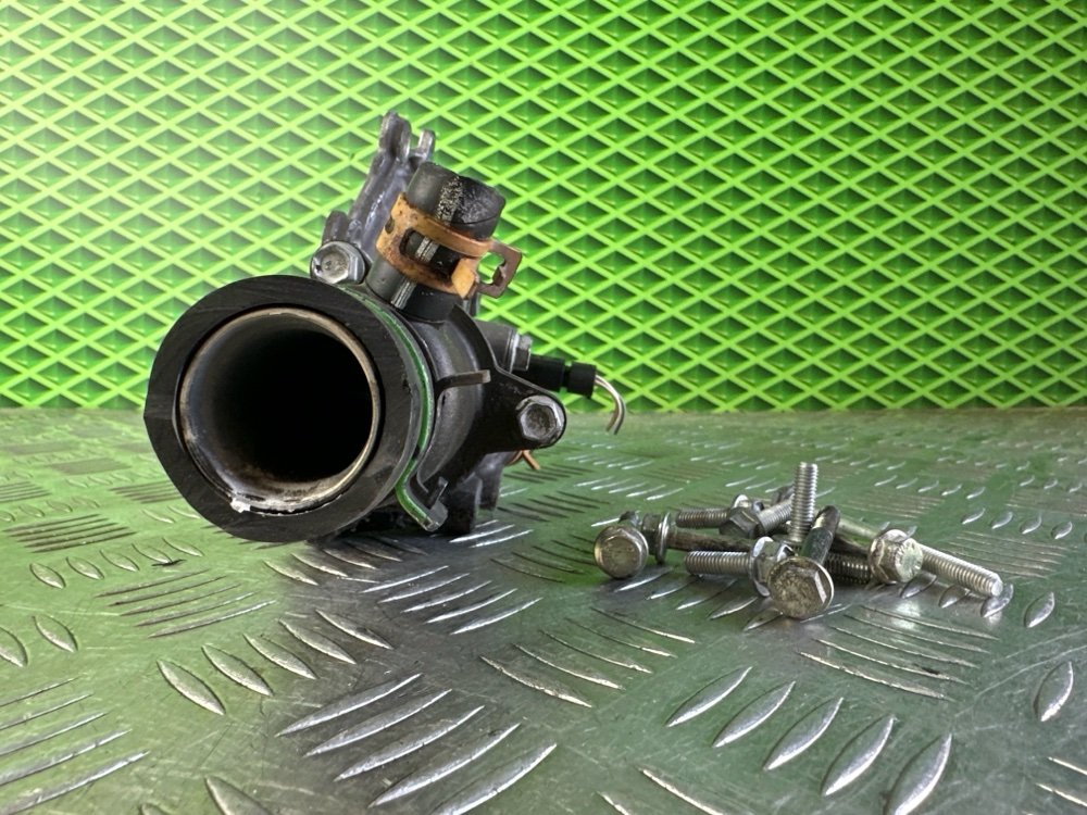 Корпус термостата Renault Symbol 1 K4J712 1.4 98 Л.С. (б/у)