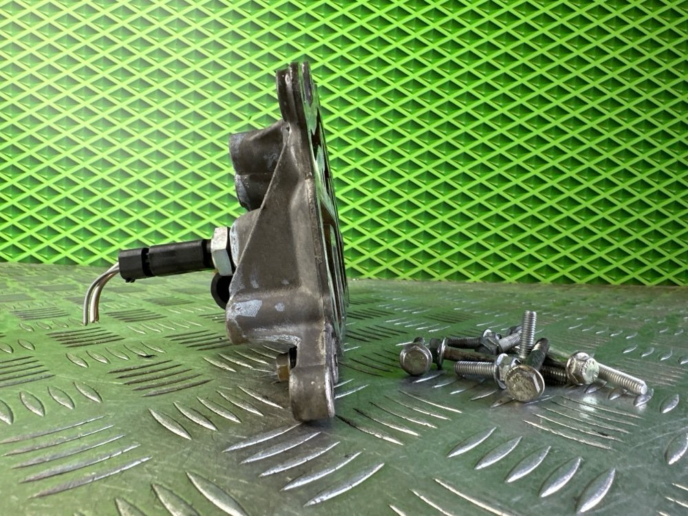 Корпус термостата Renault Symbol 1 K4J712 1.4 98 Л.С. (б/у)