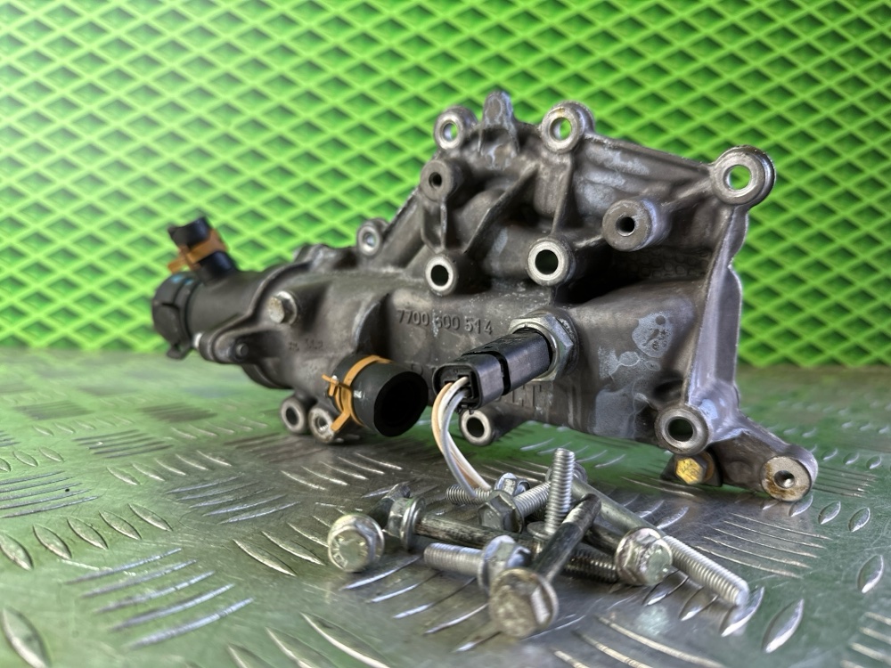 Корпус термостата Renault Symbol 1 K4J712 1.4 98 Л.С. (б/у)