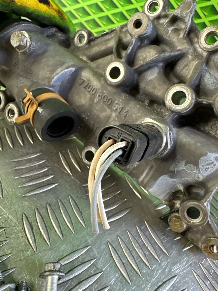 Корпус термостата Renault Symbol 1 K4J712 1.4 98 Л.С. (б/у)