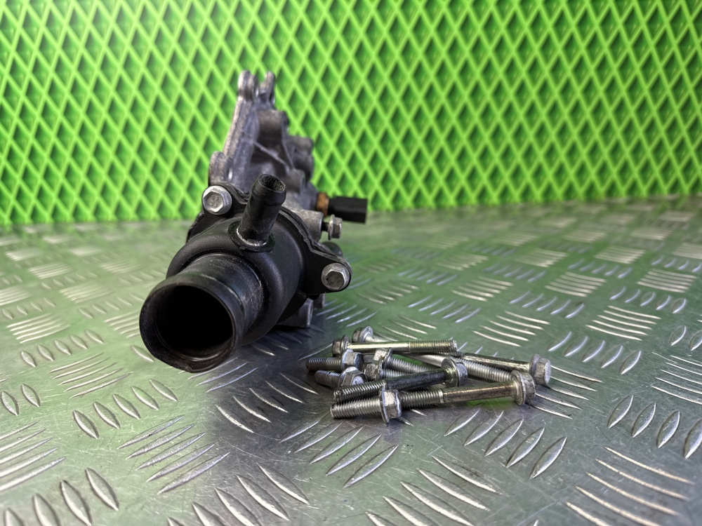 Корпус термостата Renault Scenic 1 K4M708 1.6 107 Л.С. (б/у)