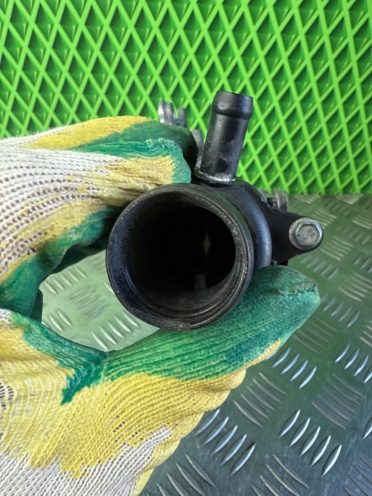 Корпус термостата Renault Scenic 1 K4M708 1.6 107 Л.С. (б/у)