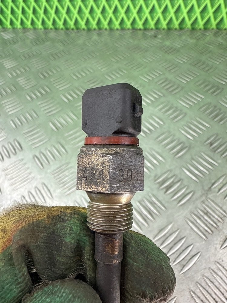 Датчик уровня масла Renault Scenic 1 F4R747 2.0 140 Л.С. (б/у) Датчик уровня масла Renault Scenic 1 F4R747 2.0 140 Л.С. (б/у)