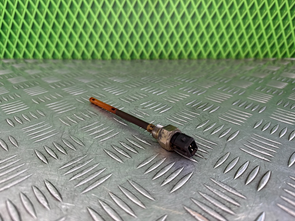 Датчик уровня масла Renault Laguna 2 F4R713 2.0 135 Л.С. (б/у) Датчик уровня масла Renault Laguna 2 F4R713 2.0 135 Л.С. (б/у)