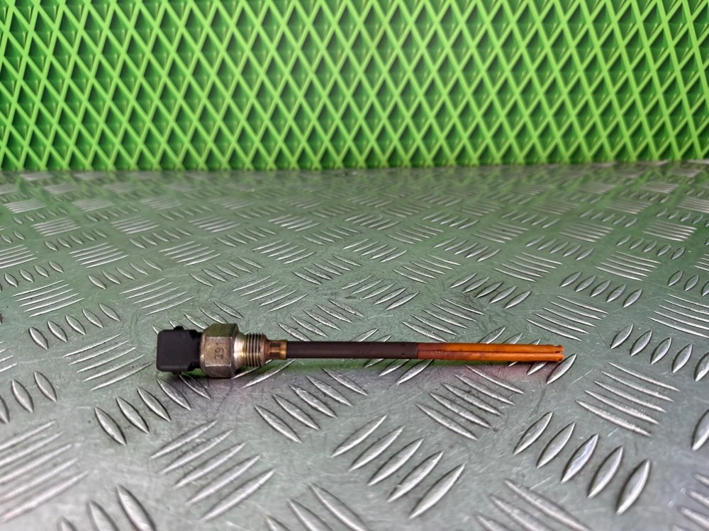 Датчик уровня масла Renault Laguna 2 F4R713 2.0 135 Л.С. (б/у) Датчик уровня масла Renault Laguna 2 F4R713 2.0 135 Л.С. (б/у)