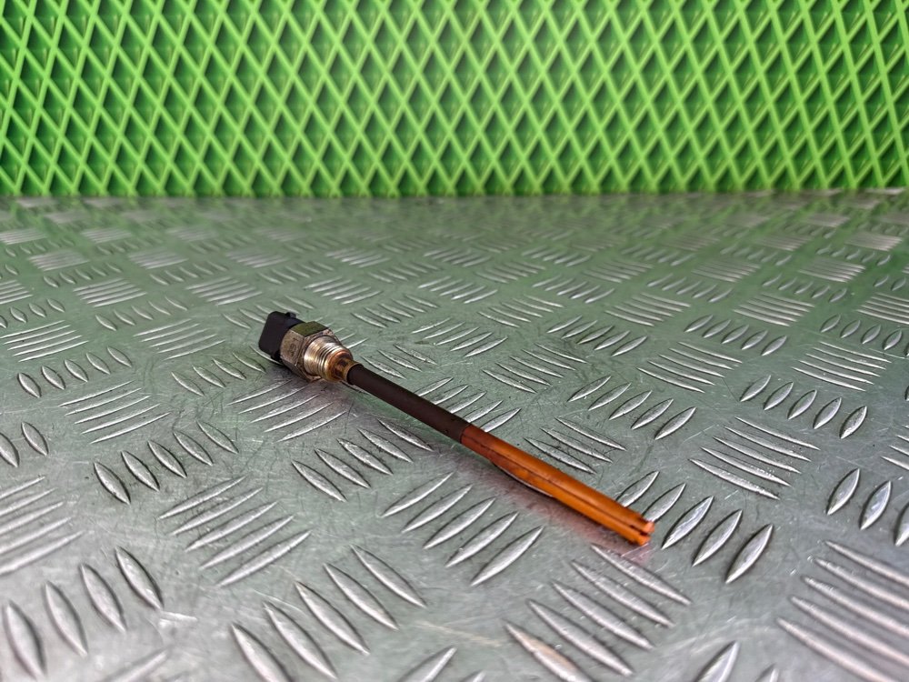 Датчик уровня масла Renault Laguna 2 F4R713 2.0 135 Л.С. (б/у) Датчик уровня масла Renault Laguna 2 F4R713 2.0 135 Л.С. (б/у)