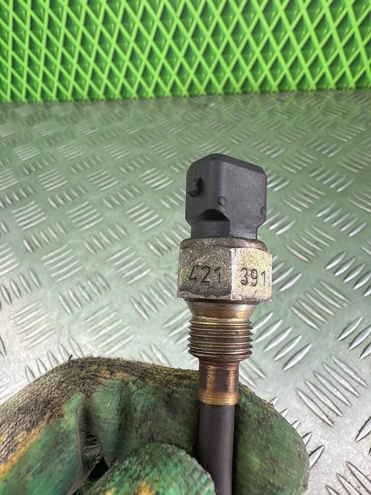 Датчик уровня масла Renault Laguna 2 F4R713 2.0 135 Л.С. (б/у) Датчик уровня масла Renault Laguna 2 F4R713 2.0 135 Л.С. (б/у)