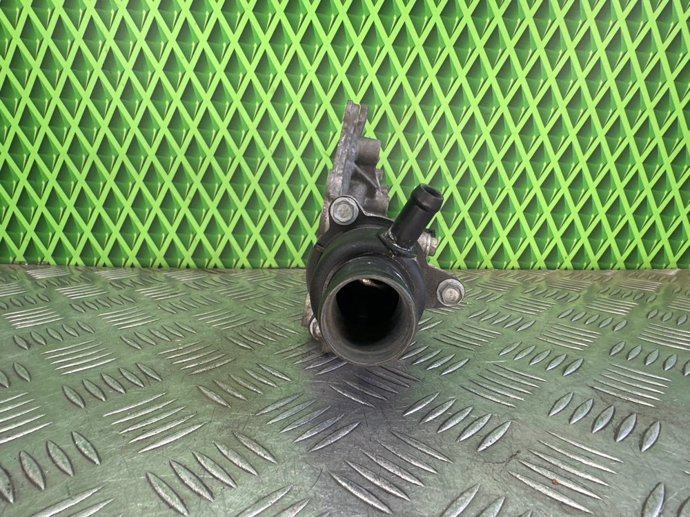 Корпус термостата Renault Megane 1 K4J750 1.4 95 Л.С. (б/у) Корпус термостата Renault Megane 1 K4J750 1.4 95 Л.С. (б/у)