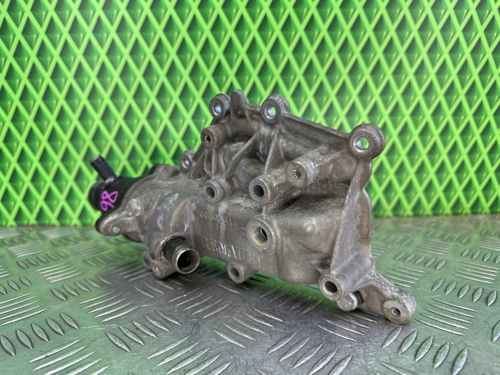 Корпус термостата Renault Megane 1 K4M708 1.6 107 Л.С. (б/у) Корпус термостата Renault Megane 1 K4M708 1.6 107 Л.С. (б/у)