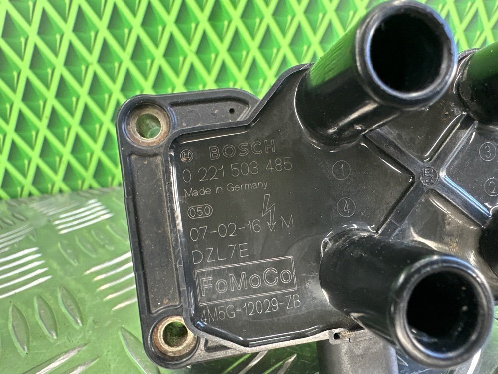 Катушка зажигания Ford Focus 2 ASDA 1.4 80 Л.С. (б/у) Катушка зажигания Ford Focus 2 ASDA 1.4 80 Л.С. (б/у)