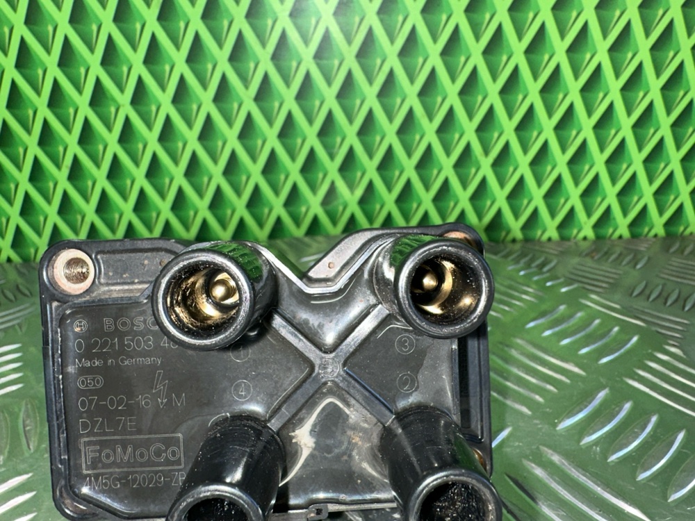 Катушка зажигания Ford Focus 2 ASDA 1.4 80 Л.С. (б/у) Катушка зажигания Ford Focus 2 ASDA 1.4 80 Л.С. (б/у)