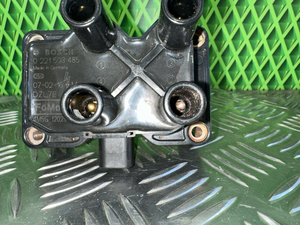 Катушка зажигания Ford Focus 2 ASDA 1.4 80 Л.С. (б/у) Катушка зажигания Ford Focus 2 ASDA 1.4 80 Л.С. (б/у)