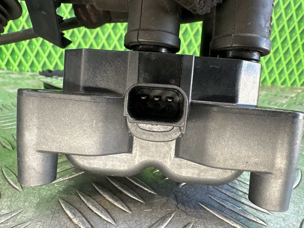 Катушка зажигания Ford Focus 2 ASDA 1.4 80 Л.С. (б/у) Катушка зажигания Ford Focus 2 ASDA 1.4 80 Л.С. (б/у)
