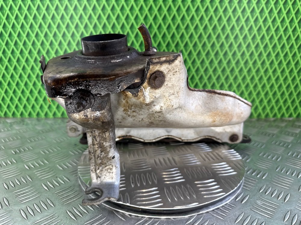 Коллектор выпускной Renault Megane 2 K4M812 1.6 113 Л.С. (б/у) Коллектор выпускной Renault Megane 2 K4M812 1.6 113 Л.С. (б/у)