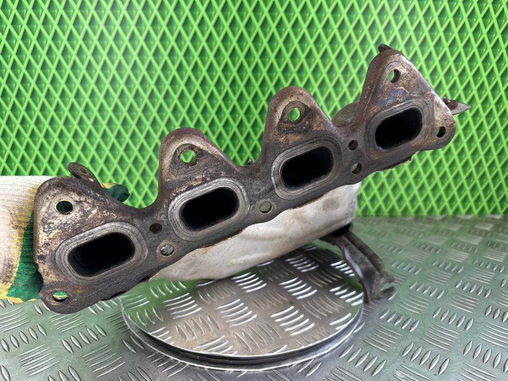 Коллектор выпускной Renault Megane 2 K4M812 1.6 113 Л.С. (б/у) Коллектор выпускной Renault Megane 2 K4M812 1.6 113 Л.С. (б/у)