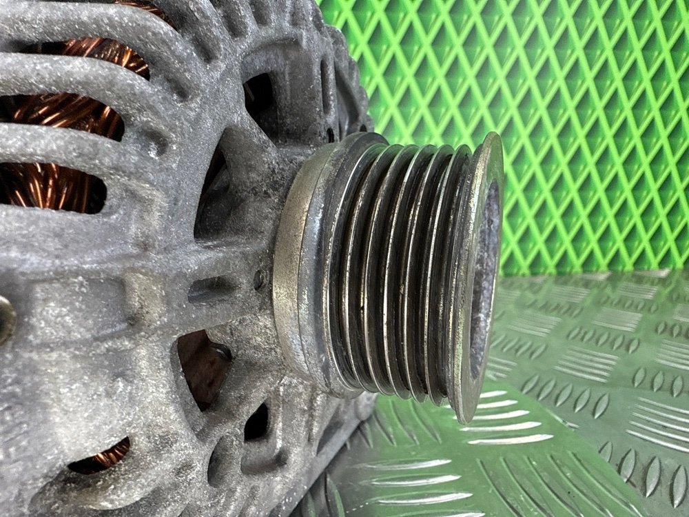 Генератор Renault Laguna 2 K4M716 1.6 113 Л.С. (б/у) Генератор Renault Laguna 2 K4M716 1.6 113 Л.С. (б/у)