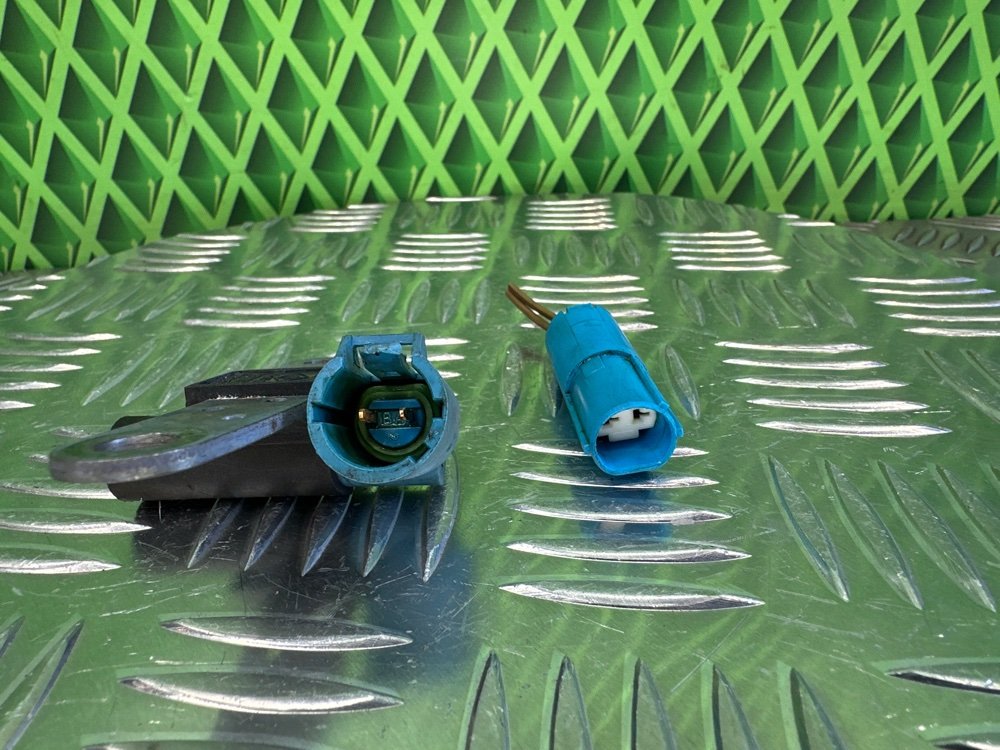 Датчик коленвала Renault Megane 2 K4M812 1.6 113 Л.С. (б/у)