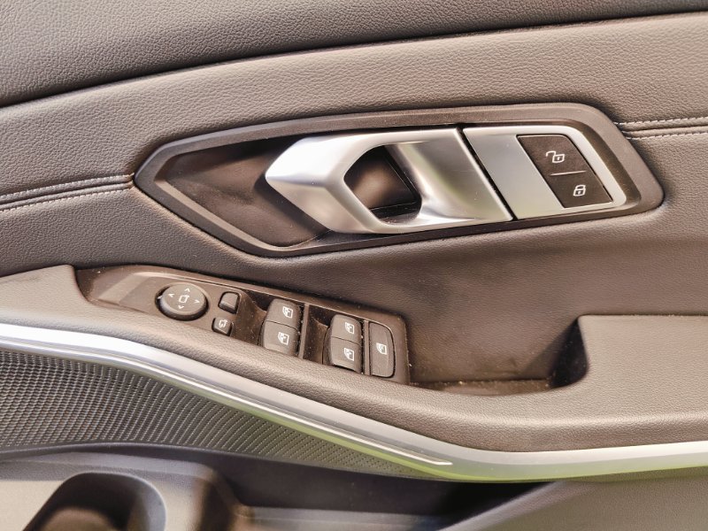 Обшивка двери передняя правая 330i 2019 G20 B48B20B