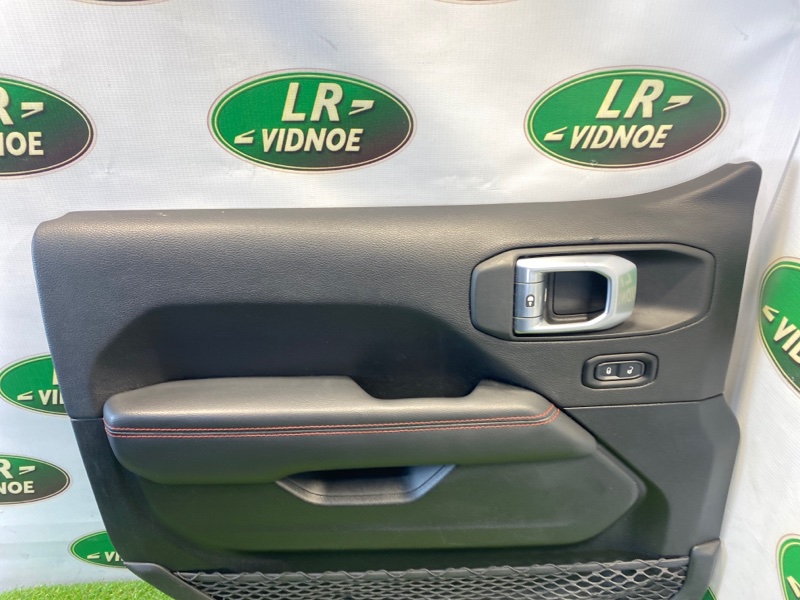 Обивка двери передняя правая Wrangler 2020 JLUS74 EC1 - 2.0L